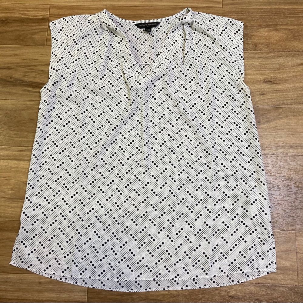 Banana Republic Sleeveless Pleat Neck Top PXS